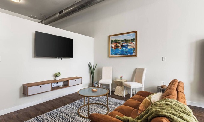 Los Angeles Apartment | DTLA Loft/Parking/Pool/Gym/Steps to Crypto Arena