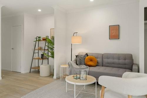 Browns Plains House | Dual key 5BR Family home with stunning interior
