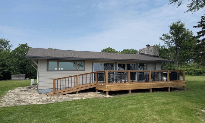 Kingsville Cottage | Due South - Lakefront cedar cottage w/firepit, deck, WIFI (Pet-Friendly!)