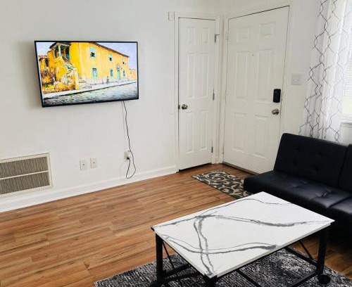 Charlotte House | DukeHaven near Northlake, Uptown, Route to Airport
