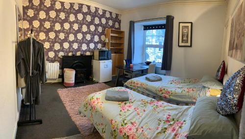 Irvine House | Dundonald Link, quiet & spacious twin room in town centre