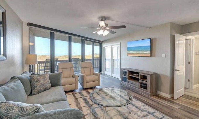 Port Aransas Condo | Dunes: 105 Beachfront Condo, 2 BR on the beach!
