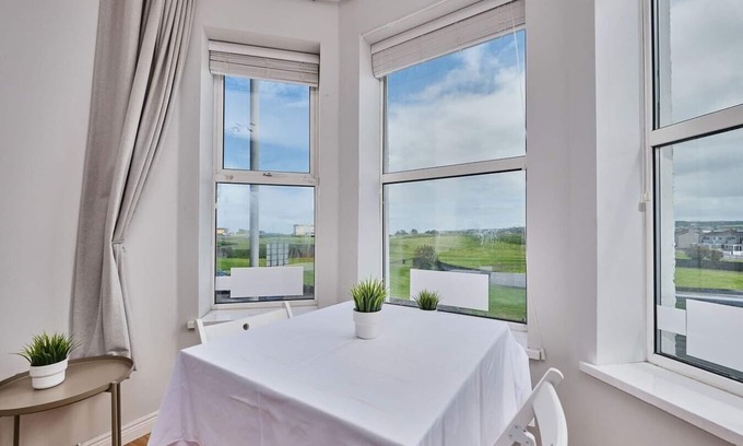 Portrush Apartment | Dunluce Park 3 ~ Beautifully Finished Bright Apt