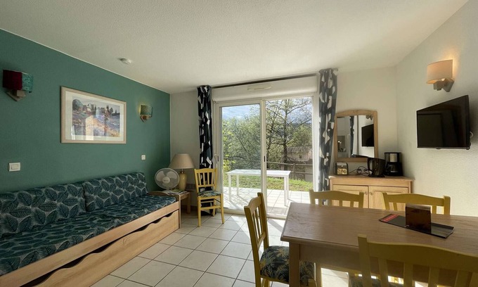 Salavas House | Duplex for 6 with Terrace, Pools, and BBQ in Salavas