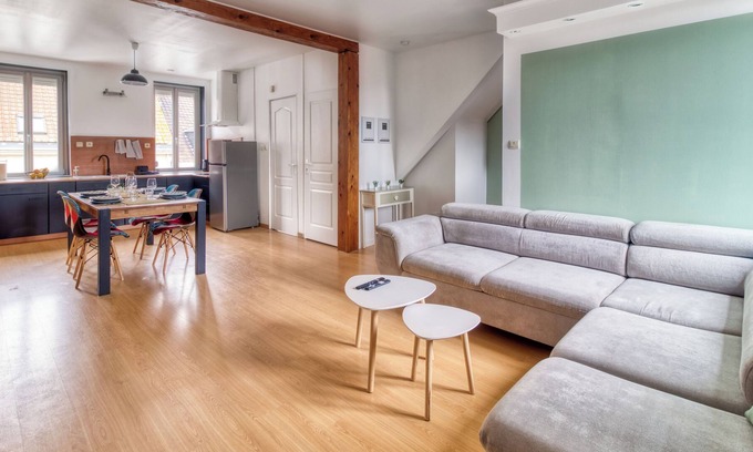 Calais Apartment | Duplex Lumineux Bien Équipé à 5 Minutes du Théâtre de Calais