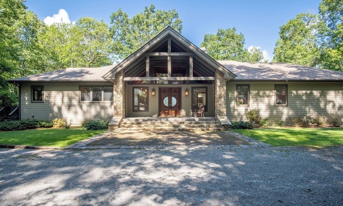 Cedar Mountain House | Dupont Mountain Lodge in Cedar Mountain | Trails & Streams