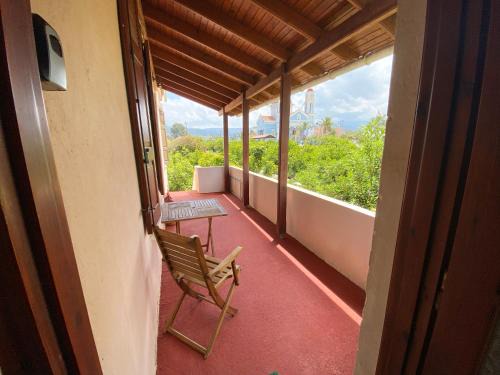 Alikianos Apartment | Dusk Apartments with Stunning Mountain View