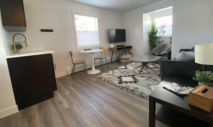 East Kootenay House | DWELL Studio / Fernie / 1 Bedroom / Kitchenette