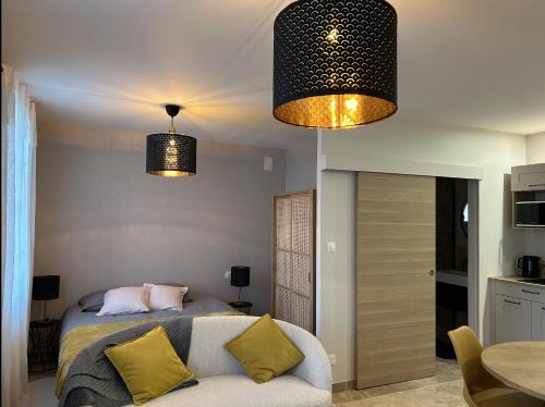 Lussac Apartment | Dynastie - Le Repaire de Maltus "Gîtes & Spa"