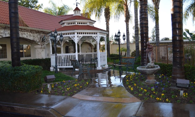 Redlands Hotel | Dynasty Suites Redlands