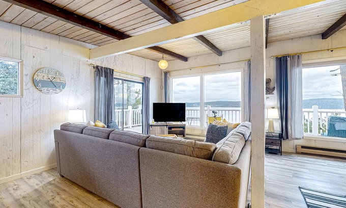 Diamond Point House | Eagle's Oceanview - Oceanfront home near public boat launch with beautiful views