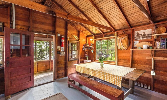 Bremen Cabin | East Camp Stay - Cabin 1 + 3 + 4