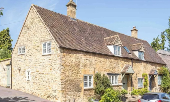 Chipping Campden Cottage | EAST LEAZE, pet friendly, with a garden in Chipping Campden