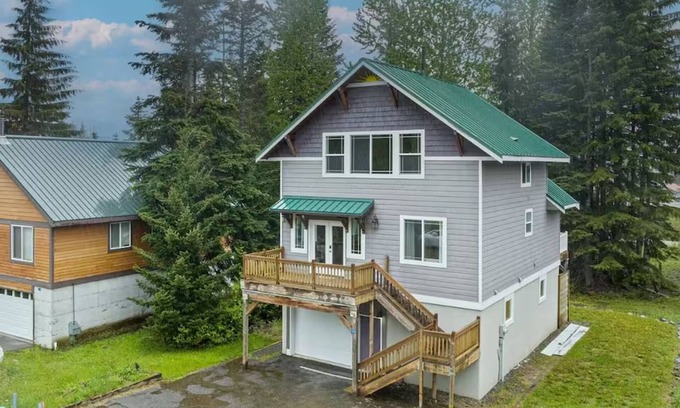 Hyak Cabin | East Peak Hideout -ski in/ski out + games room