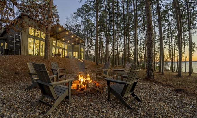 Avinger House | East Texas Lake House | Private 10-Acre Waterfront