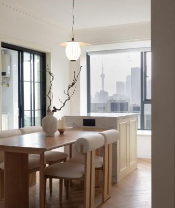 Huangpu Apartment | Eastern Hub - Bund Branch 3-Bedroom Near Yuyuan Garden, Nanjing Road with Shanghai Tower Views, Near Subway