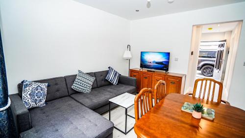 Slough House | Easy 2 Manage 4Bedroom House with Complimentary Parking