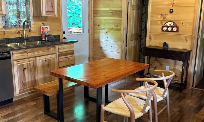 Gatlinburg Cabin | EASY LIVING IN GATLINBURG