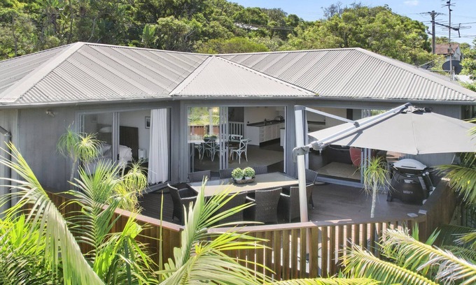 Killcare House | Easy walk to Bouddi NP, beach and village
