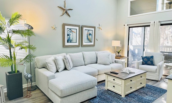 Hilton Head Island Condo | Easy Walk to Beach, Exceptional, Renovation, Screened Porch Overlooks Pool