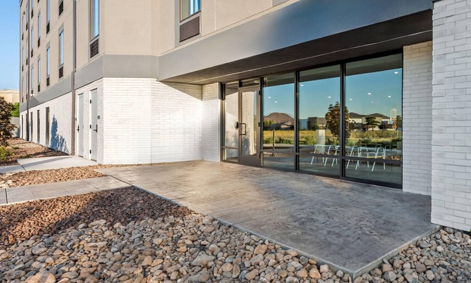 Reno/Tahoe Airport Hotel | Echo Suites Extended Stay Reno