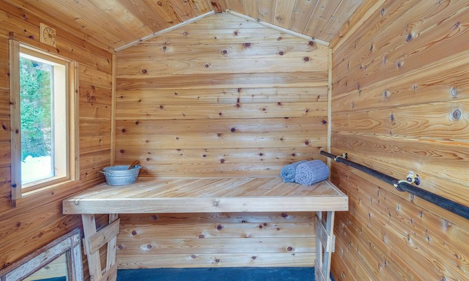 Interlochen Cottage | Eclectic Interlochen Cottage w/ Sauna - Near Golf
