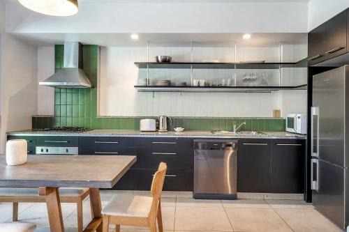 Chippendale Apartment | Eclectic Perfectly Positioned Apartment