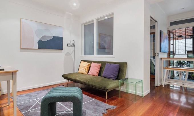Edgecliff Apartment | Eclectic Rushcutters Gem Foosteps to the Harbour