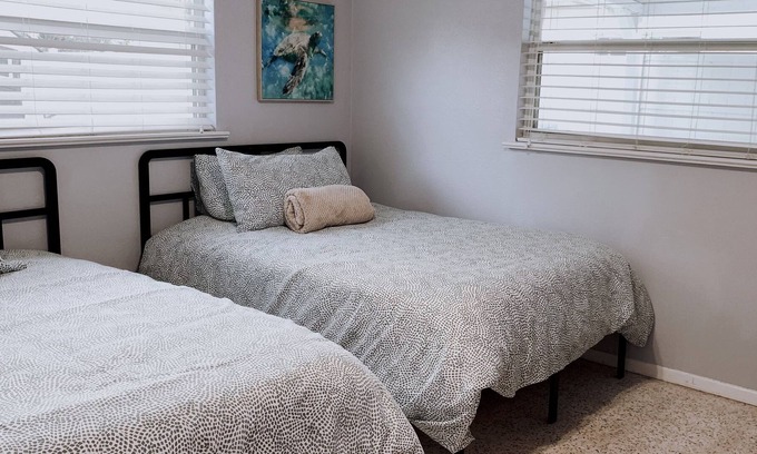 Alta Vista House | Eclectic Sea Turtle 2bedroom, 2bath close to Pinecraft! Low Cleaning fees!