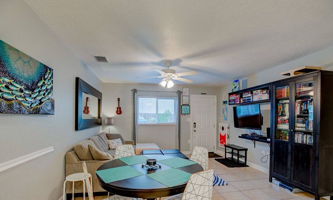 Indian River Bluff House | Eco-Friendly☀︎Modern Tropical Oasis (A)☀︎near Beach & Historic Downtowns