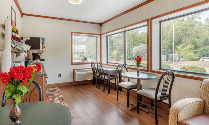 Columbia Hotel | Econo Lodge Columbia Fort Jackson