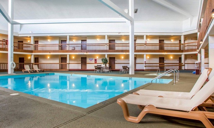 Stevens Point Hotel | Econo Lodge Inn And Suites
