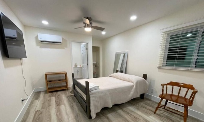 Hunt Club Cottage | Efficiency in a guest house close to Wellington