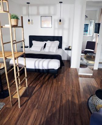 Quartier de Javel Apartment | Eiffel Tour Cosy chesterfield