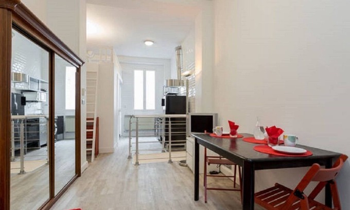 Faubourg Saint-Germain Condo | Eiffel Tower - Duplex & private patio - Centre of Paris