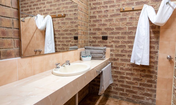 Eildon House | Eildon Parkview Motor Inn. Room 7