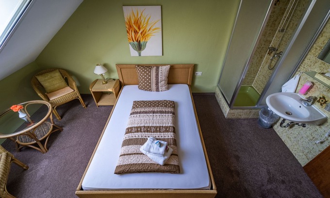 Gaienhofen Apartment | Einzelzimmer 14qm mit Dusche und Etagen-WC