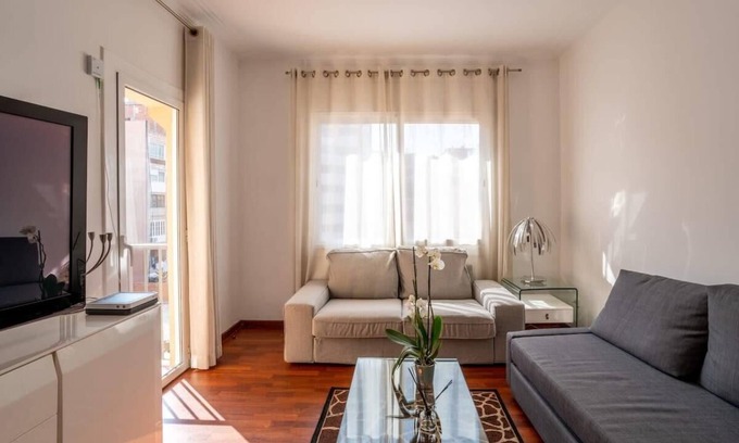 L'Antiga Esquerra de l'Eixample Apartment | Eixample - Bright and modern 4BD for Families