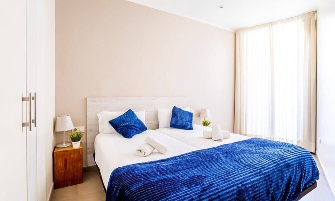 L'Antiga Esquerra de l'Eixample Apartment | Eixample next to Paseo de Gracia modern 3BD