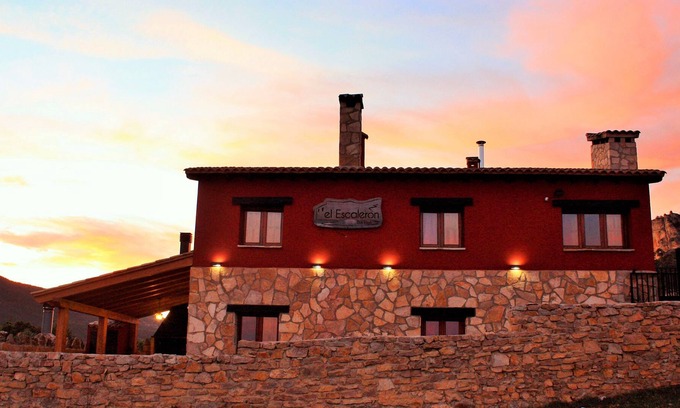 Una Apartment | El Escalerón I House | Pena Rubia Accommodation. Patio, fireplace and barbecue