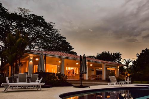 La Tebaida Hotel | El Jardín del Edén - Para Tu Niño Interior