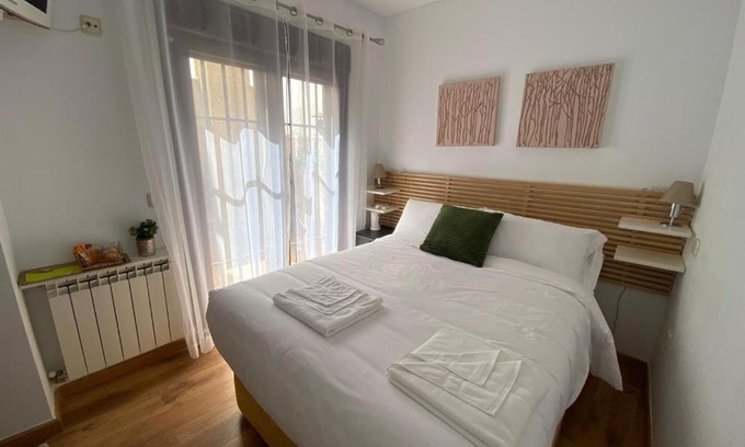 Lozoyuela Bed & Breakfast | El Mondalindo Habitación intima con patio