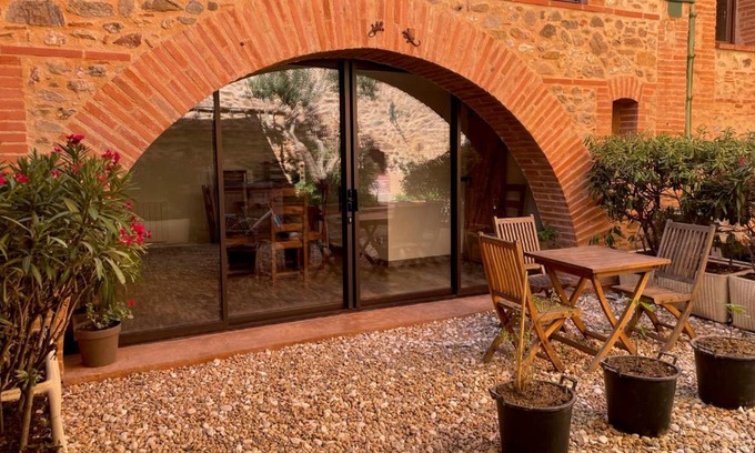 Montauriol Apartment | El pati català