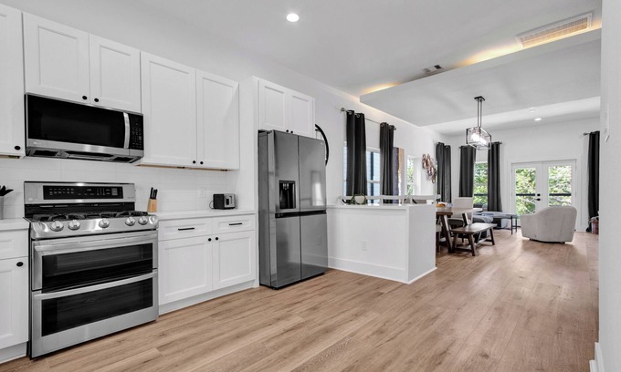 Northside House | Elegant 1BR in Renowned Black House, Independence Heights Houston Oasis