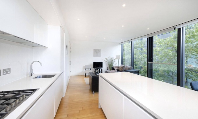 Laurieston Apartment | Elegant 2-bed flat near The Meadows w/parking