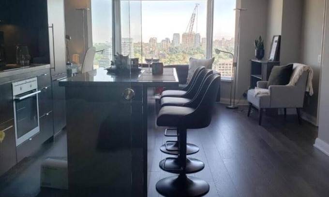 Midtown Toronto Apartment | Elegant 2BR & 2BA Retreat in Prime Yorkville, Downtown