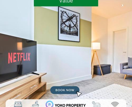 Ashton in Makerfield House | Elegant 3 Bedroom 2 Bathroom House - Sleeps up to 7 - Free Parking, Fast Wifi and Smart TV - Perfect for Contractors and Groups - by Yoko Property