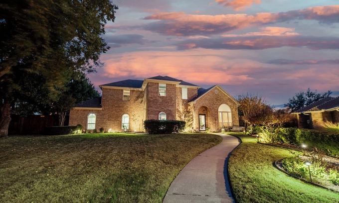 Northwest Carrollton House | Elegant 4BR/2.5B Home with Pool, Game Room & Grill