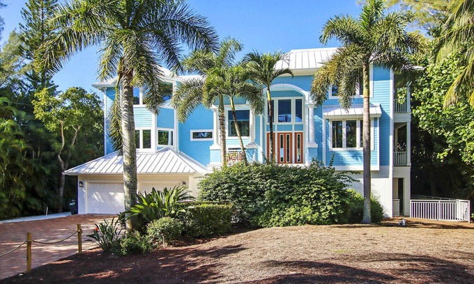 Captiva House | Elegant 5BR Beachfront Estate with Elevator, Private Pool & 3 Kings