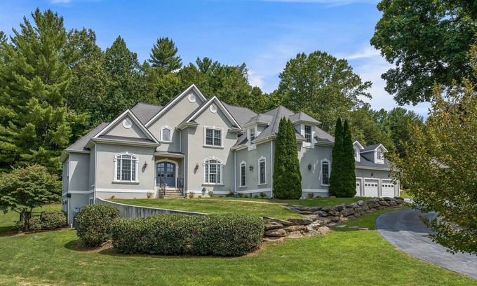 Fletcher House | Elegant 8BR Oasis: Pool, Cinema, 18 min to Asheville